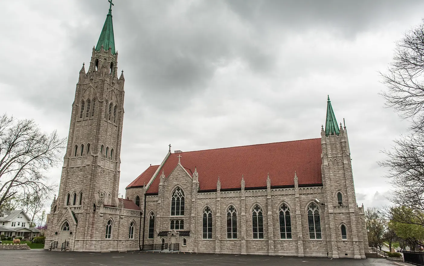 Exterior view of a cathedral.